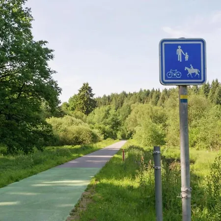 Retreat Near Forest Ferienhaus